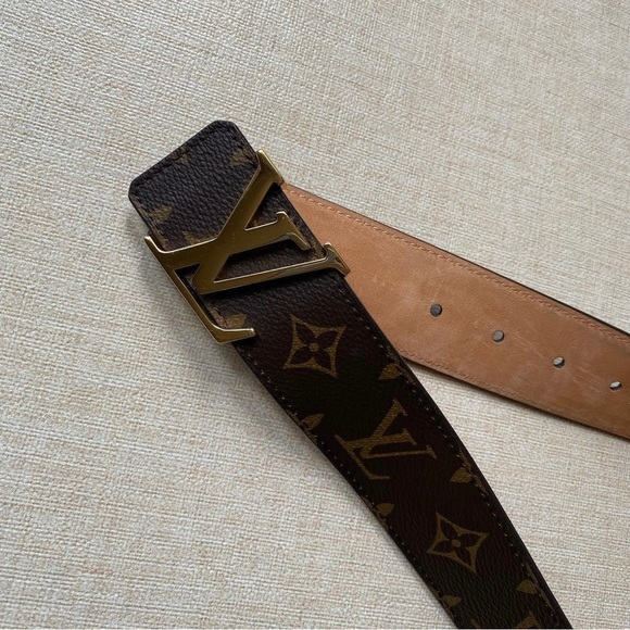 Louis Vuitton golden buckle in the form of the initials LV with width of 40 mm - Picture 5 of 5